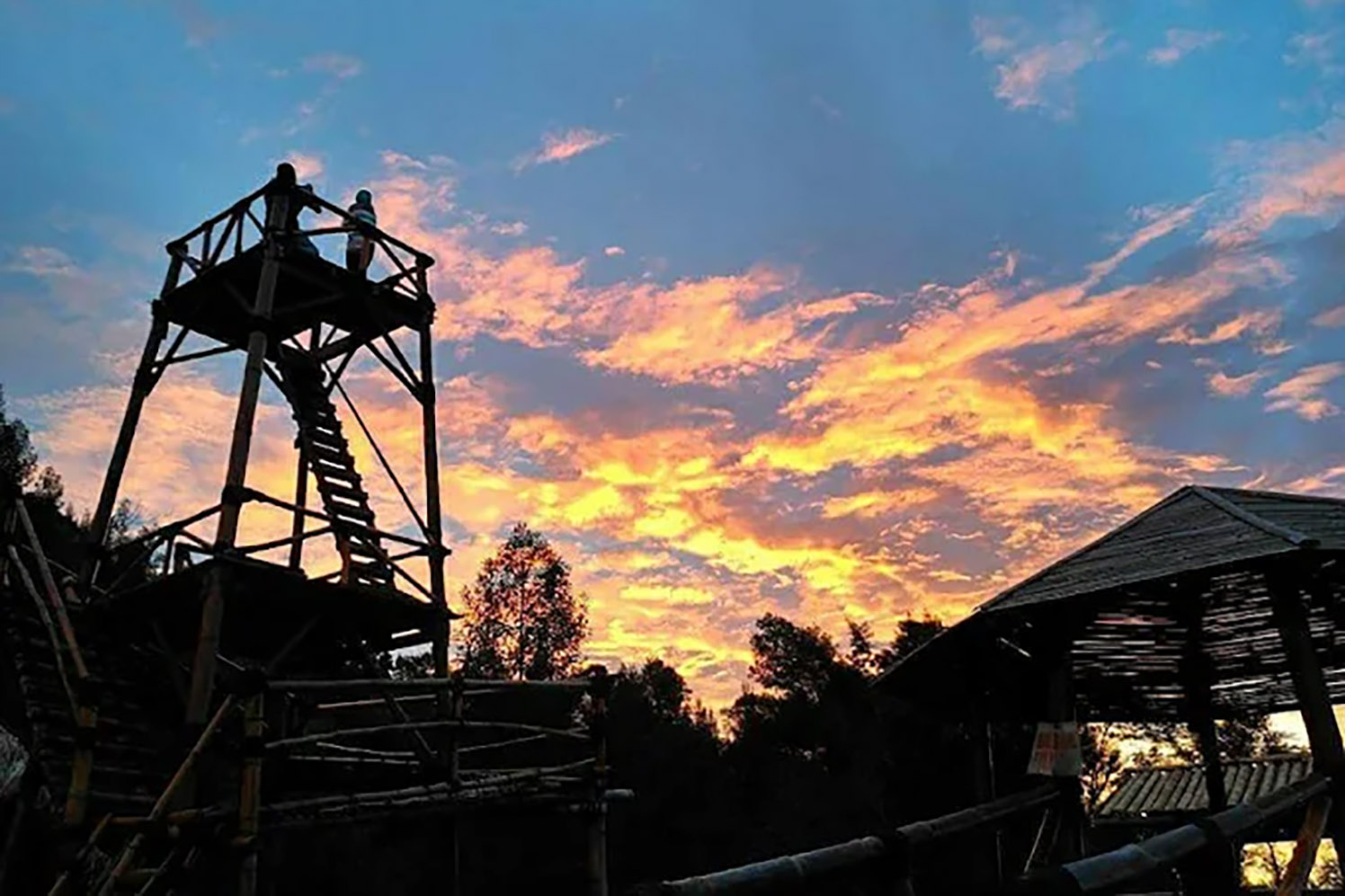 Pemandangan di&nbsp;Omah Bambu Merapi saat sore hari (Google Map)