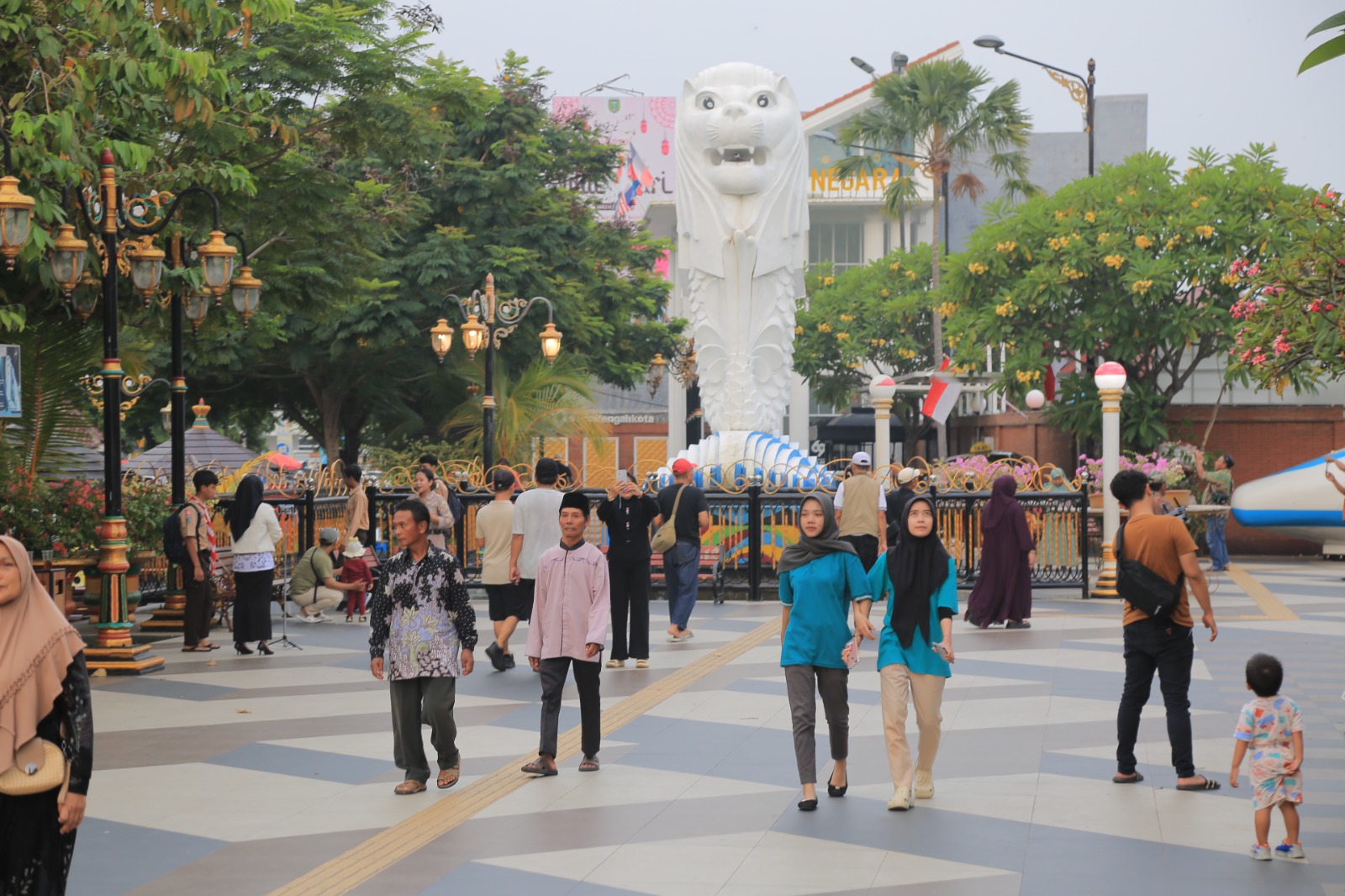 Pahlawan Street Center tak hanya menjadi magnet wisata, tapi juga pusat ekonomi yang mendongkrak pertumbuhan Kota Madiun. FOTO: BAGAS BIMANTARA/RADAR MADIUN