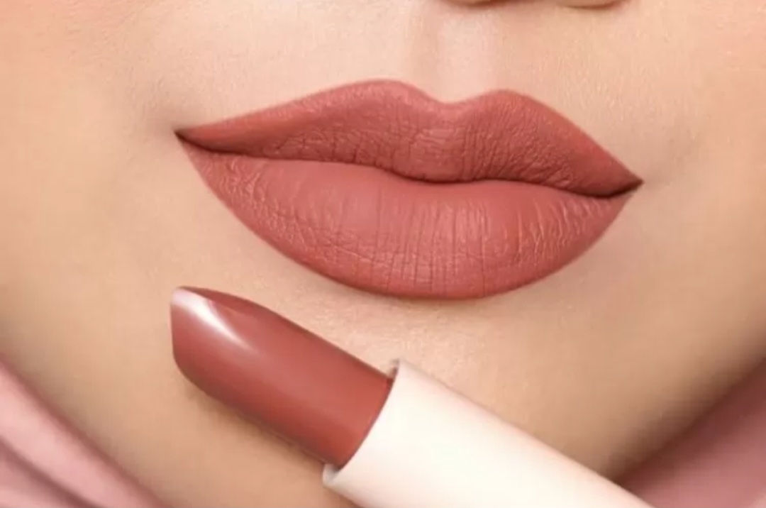 Ilustrasi rekomendasi lipstik matte untuk pemula.
