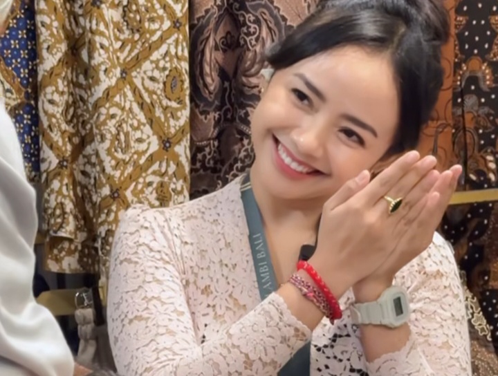 Ayu Puspa.