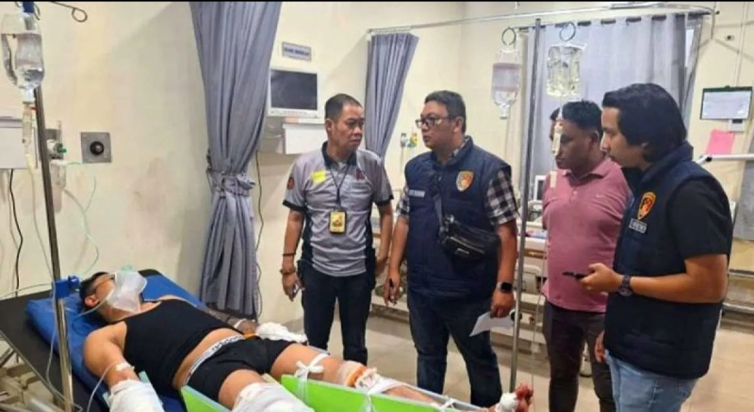 Seorang pengantin pria di Palembang dibacok jelang akad nikah.