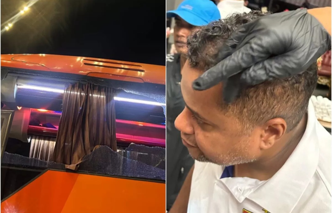 Kondisi bus pemain Persik Kediri dilempari oknum suporter (kiri) dan kondisi Coach Divaldo yang terkena serpihan kaca.