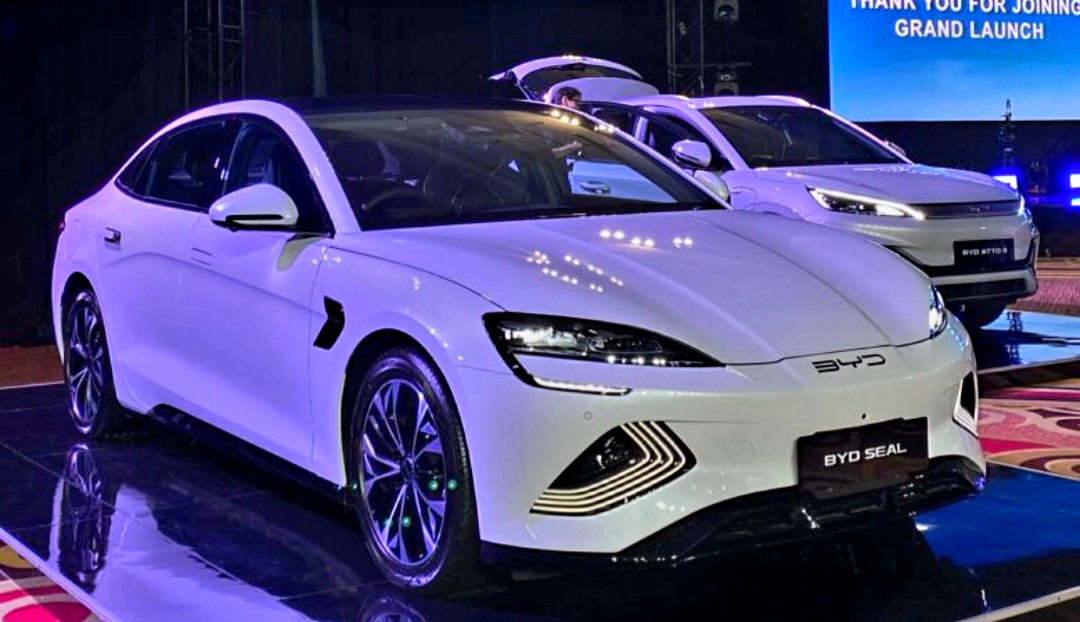 BYD naik sendirian! Jadi satu-satunya merek mobil yang penjualannya naik di April 2025.