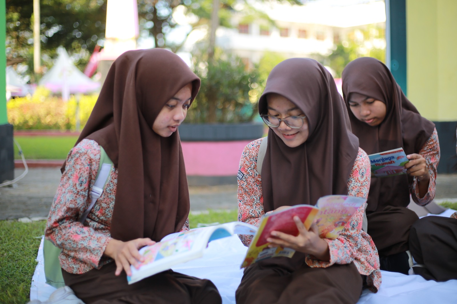 Para siswa SMA/SMK di Madiun dilarang melakukan konvoi dan corat-coret seragam usia kelulusan. ILUSTRASI FOTO: BAGAS BIMANTARA/RADAR MADIUN