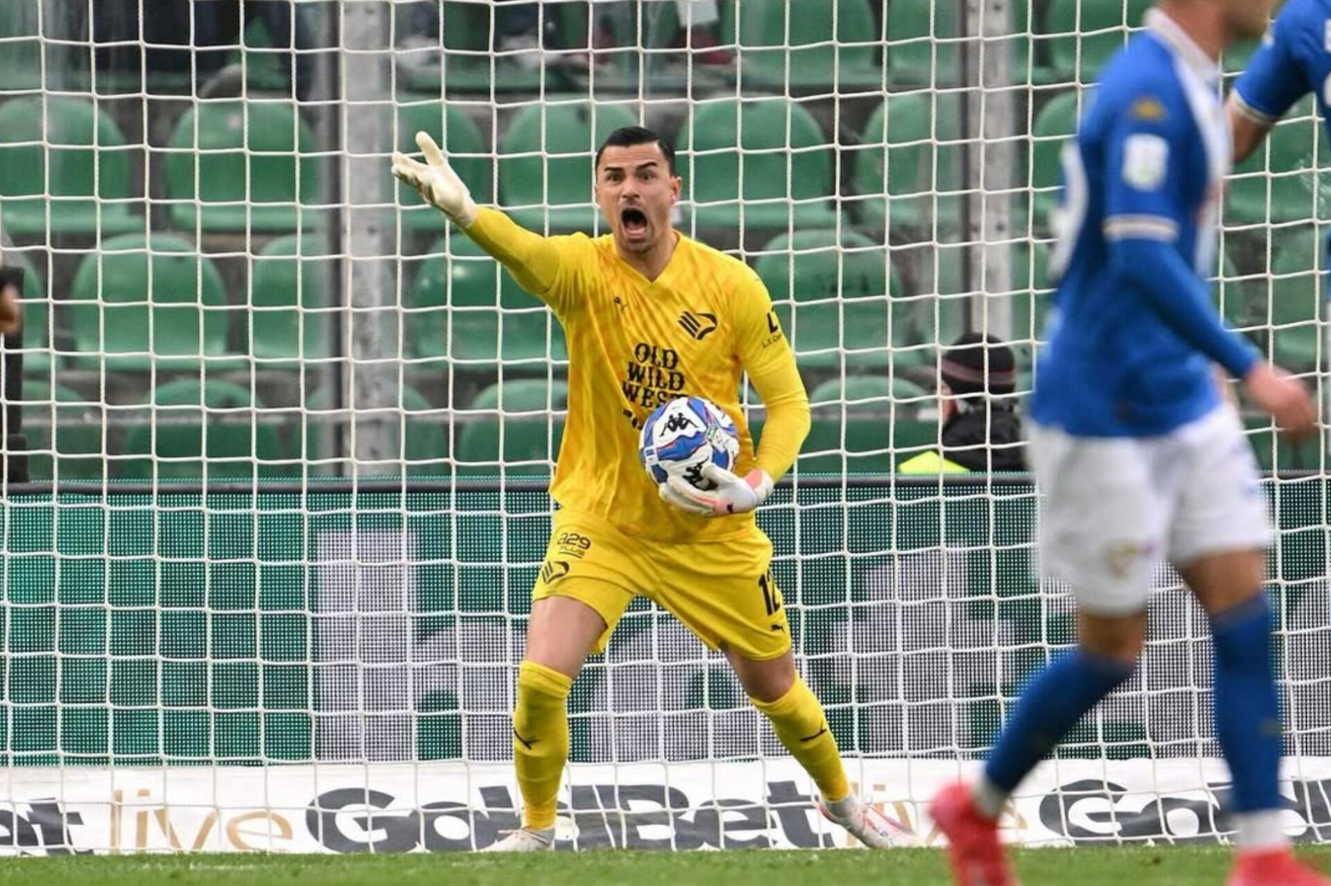 Emil Audero terancam batal melakukan debut bersama dengan Timnas Indonesia karena harus membela Palermo di babak playoff promosi Serie A. FOTO: INSTAGRAM EMIL AUDERRO