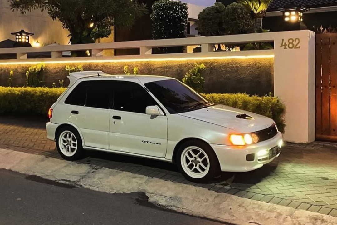 Toyota Starlet masih diburu penggemar mobil bekas. Harga murah desain retro abis!