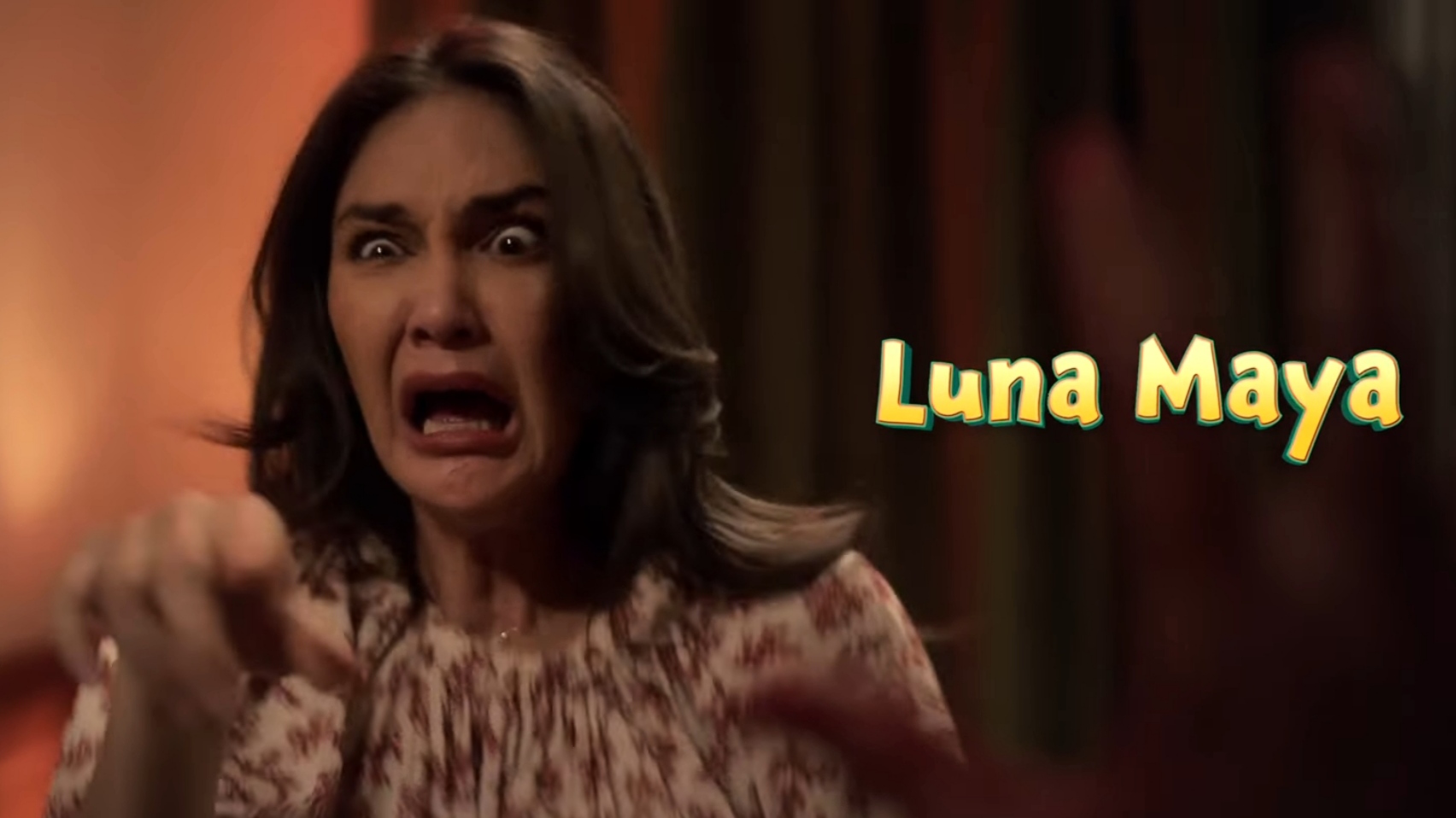Akting Luna Maya dalam film barunya berjudul GJLS: Ibuku Ibu-Ibu.