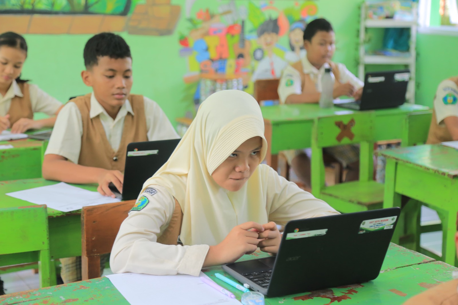 Para siswa kelas VI SD yang hendak masuk ke SMPN bakal mengikuti tes terstandar untuk jalur prestasi rapor. BAGAS BIMANTARA/RADAR MADIUN