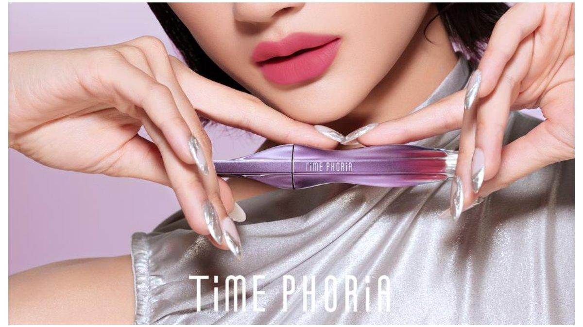 Ilustrasi rekomendasi warna lipstik Time Phoria Nebula Velvet Lip Cream.