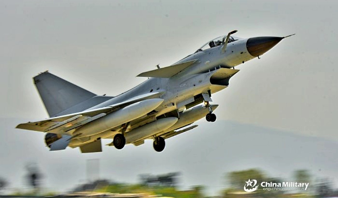Jet tempur J-10C China disebut kalahkan Rafale India di langit Asia.