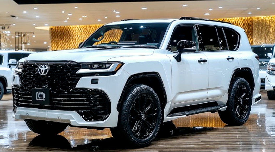 Toyota Land Cruiser 300 hadir di 2025 dengan harga mulai Rp2,6 M.