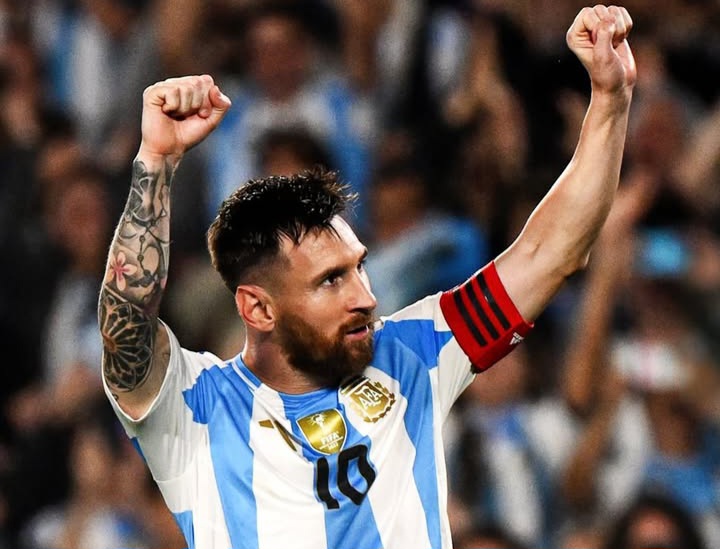 Lionel Messi teratas.