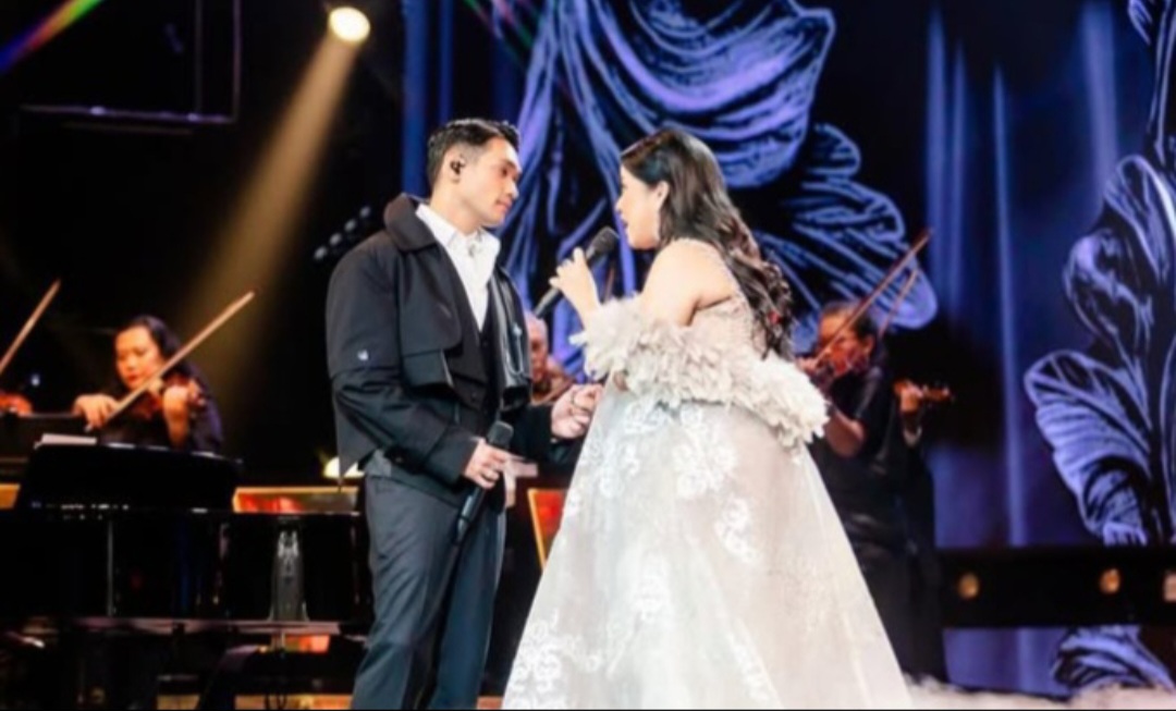 Shabrina Leanor dan Afgan suguhkan duet magis &ldquo;Bawalah Cintaku&rdquo; di Grand Final Indonesian Idol 2025.