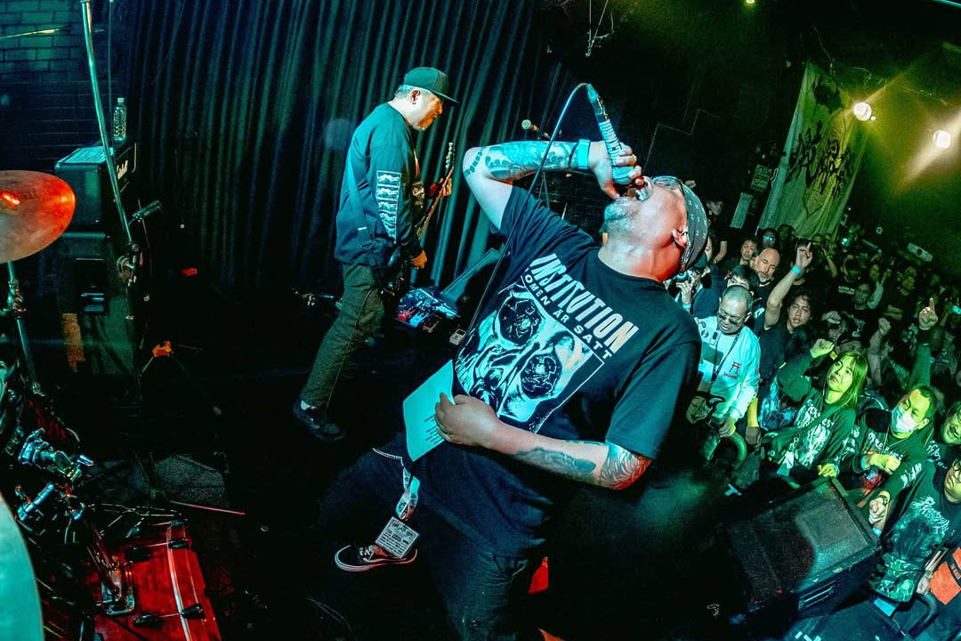 Penampilan Arian di Tokyo, 19 April lalu&nbsp;bersama band Seringai sebelum Ricky Siahaan meninggal dunia.