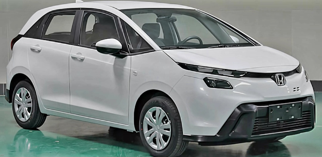 Honda Jazz 2025 tampil lebih sporty dan agresif. Intip ubahan desain, spesifikasi mesin 1.5L 122 hp.