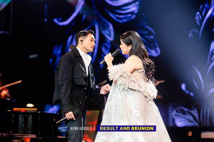 Shabrina saat duet dengan Afgan.