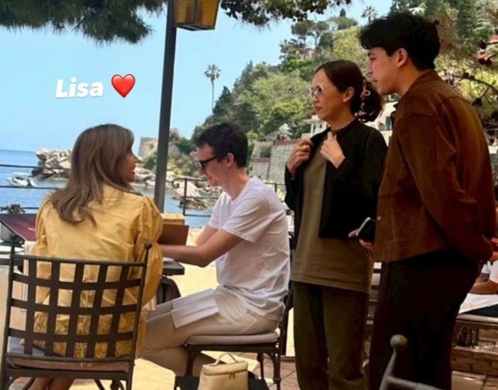 Lalisa Manobal dan kekasihnya, Frederic Arnault terlihat&nbsp;bersama Taormina, Sicily, Italia.