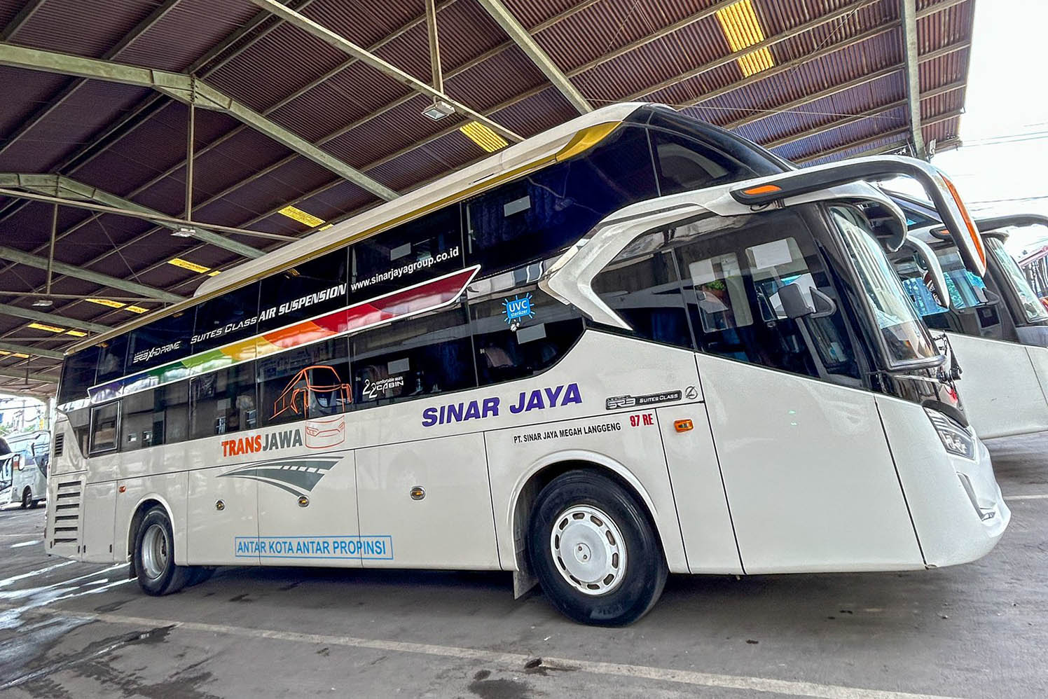 Trans Jawa menjadi salah satu bus sleeper favorit antar provinsi yang menawarkan kenyamanan dan fasilitas lengkap.