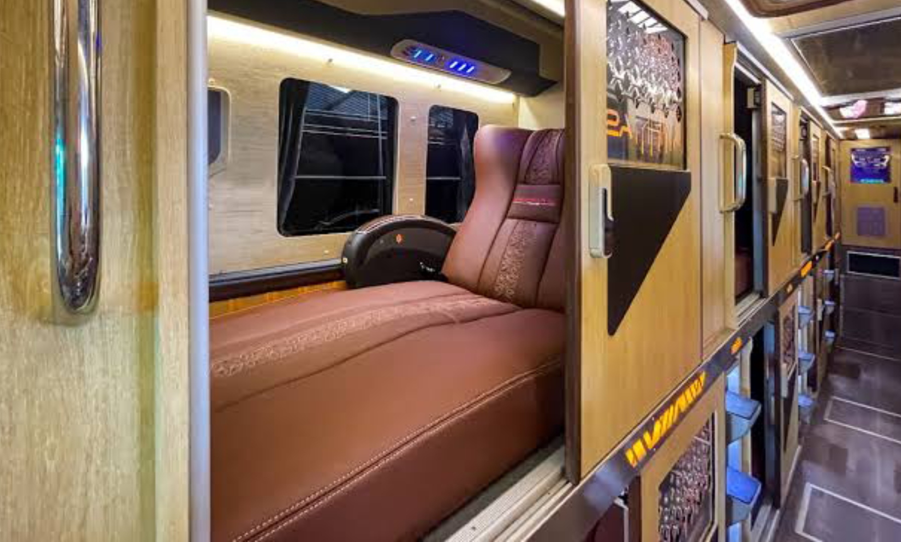Mewahnya interior Sleeper Class Juragan 99.