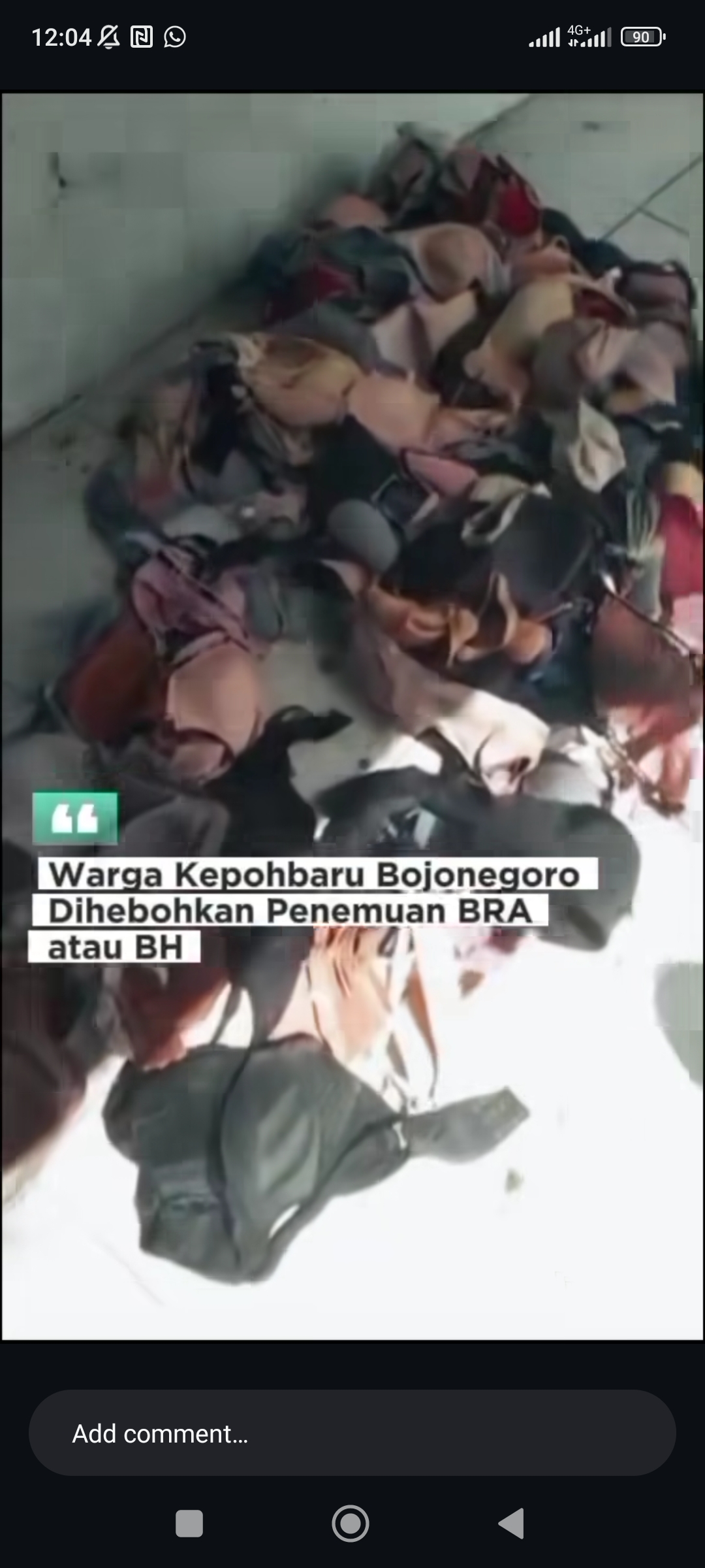 Penemuan ratusan BH berserakan di sekolah terbengkalai di Bojonegoro viral.
