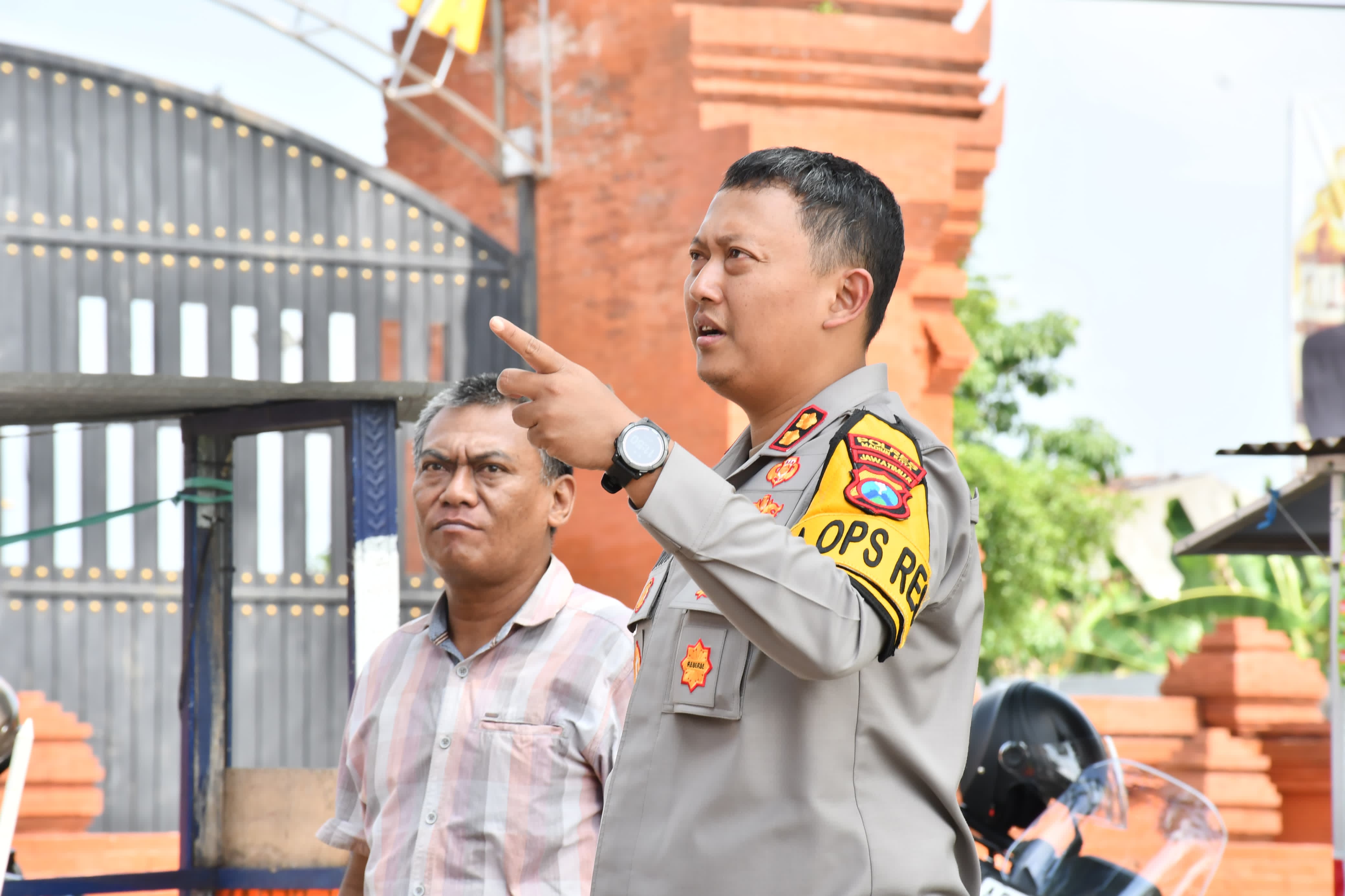 Kapolres Madiun Kota AKBP Wiwin Junianto Supriyadi saat meninjau kesiapan pelaksanaan Suroan-Suran Agung, Rabu (21/5). FOTO: HUMAS POLRES MADIUN KOTA