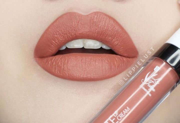 Ilustrasi rekomendasi lipstik Matte La Tulipe terbaik.