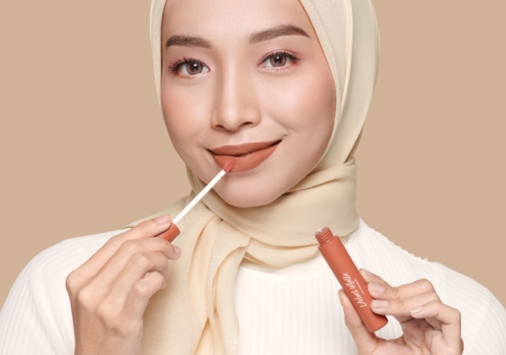 Ilustrasi warna lipstik Wardah Colorfit Velvet Matte Lip Mousse favorit.