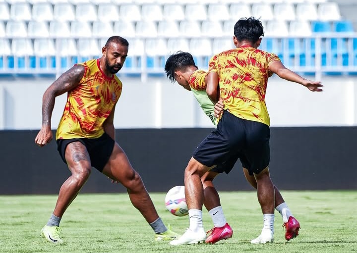 Skuad Arema FC intens latihan jelang lawan Semen Padang.