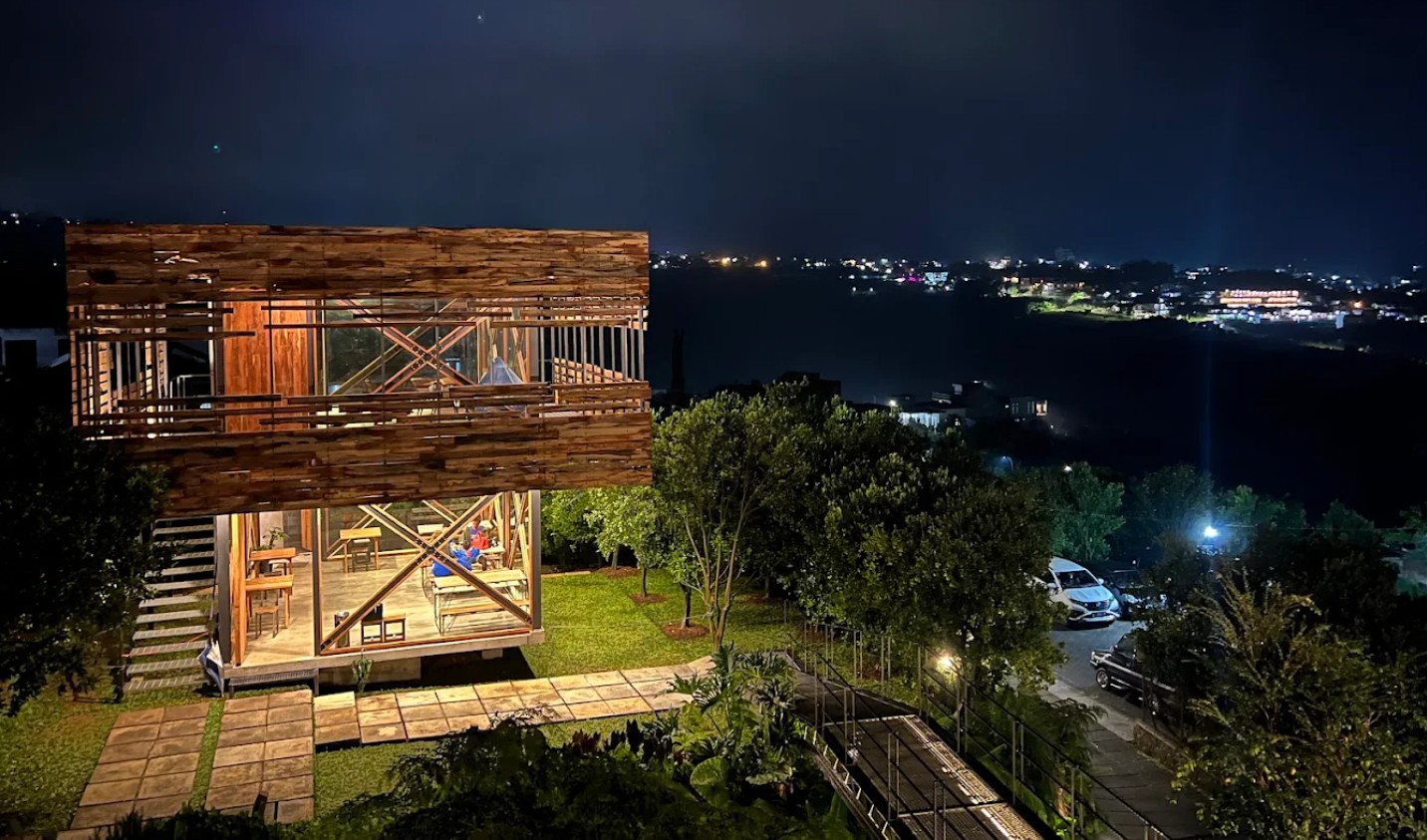 Concrete Batu Cafe, salah satu tempat nongkrong dengan pemandangan menawan di Kota Batu.