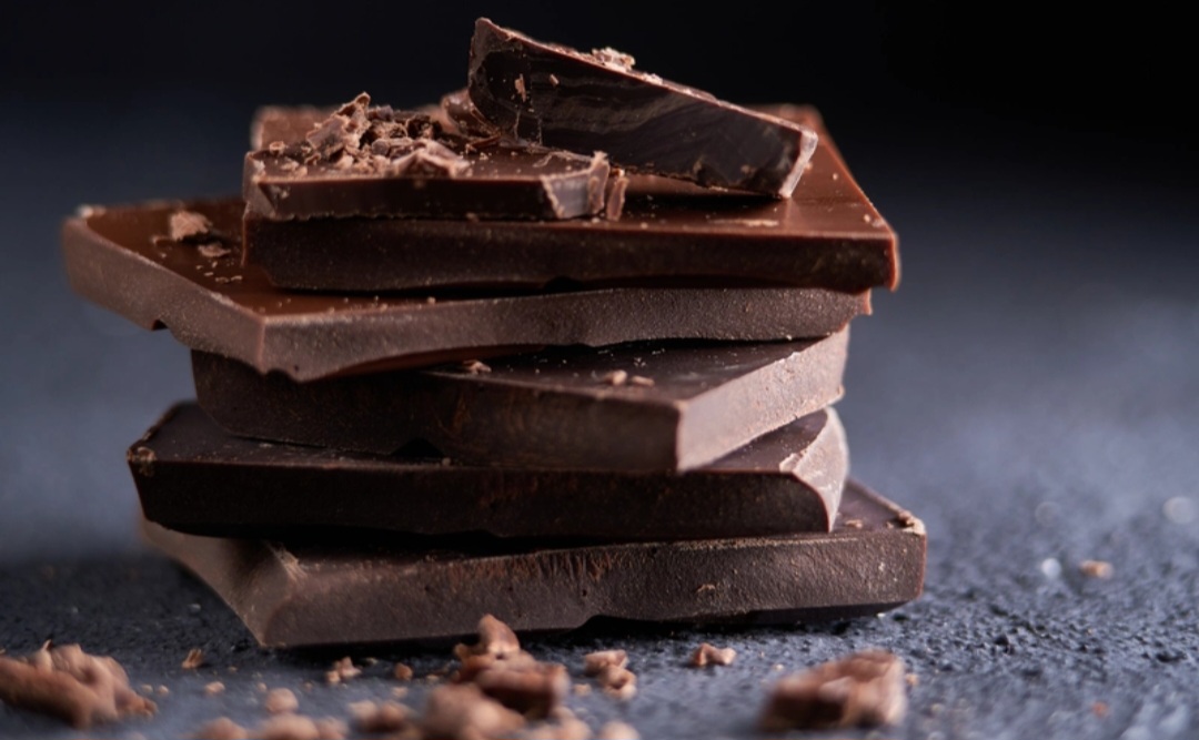 Cokelat hitam bantu atasi nyeri haid, perbaiki suasana hati, dan kurangi kram menstruasi.