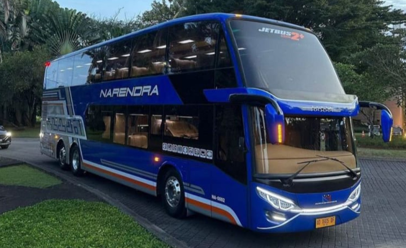 Double decker sleeper bus PO Narendra yang melayani rute Ponorogo-Jakarta.