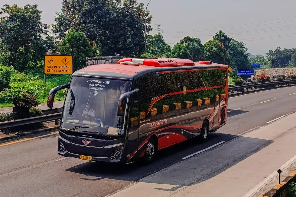 PO Juragan 99 jadi salah satu sleeper bus favorit dari Surabaya ke Bali.