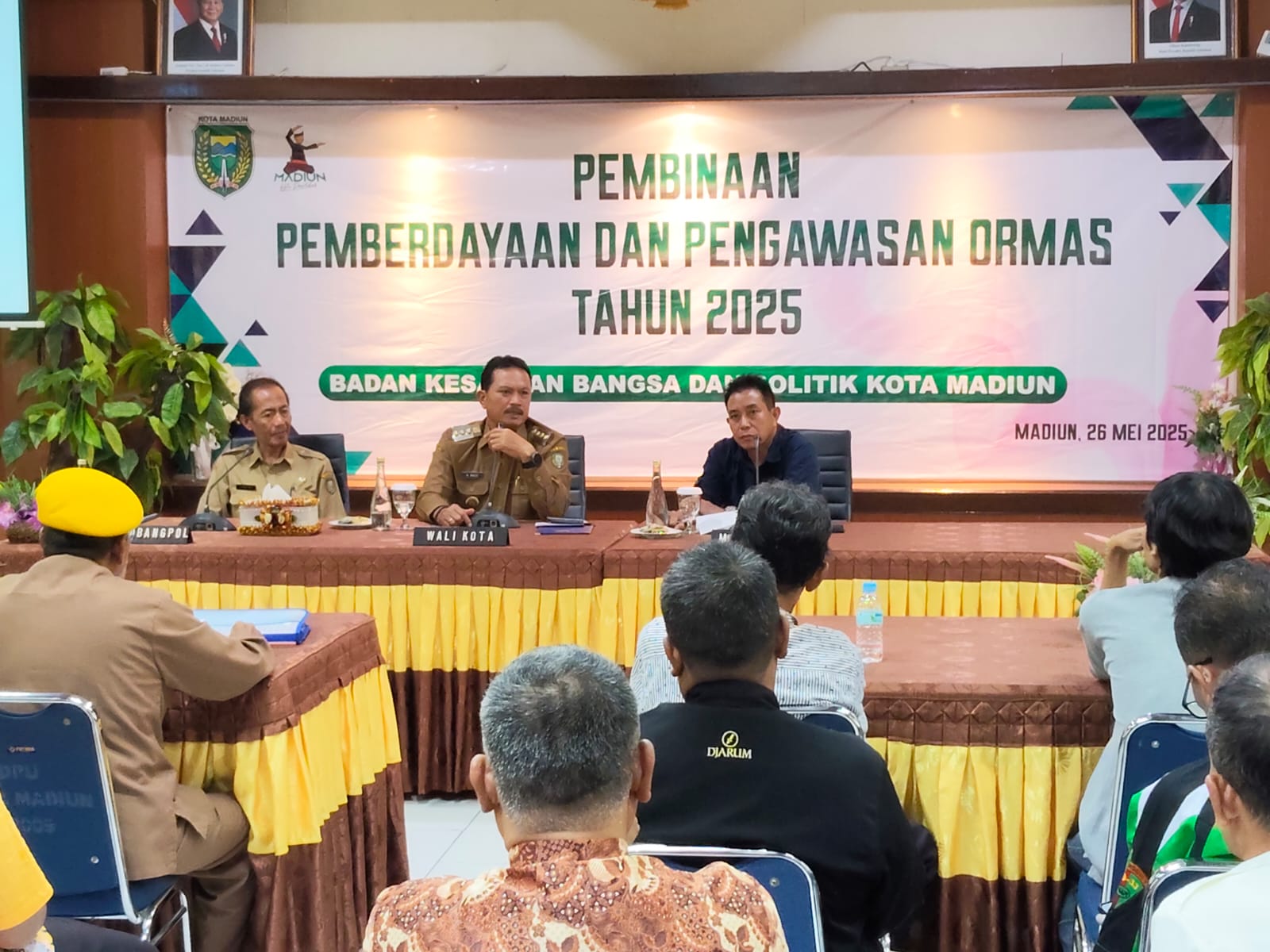 Wali Kota Madiun Maidi saat menggelar acara pembinaan pemberdayaan dan pengawasan ormas, kemarin (26/5). FOTO: ISTIMEWA