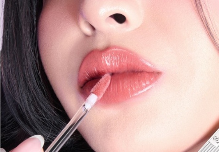 Ilustrasi rekomendasi lipstik Somethinc terbaik.