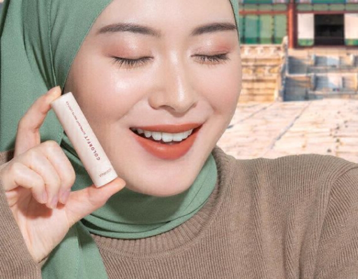 Ilustrasi warna lipstik Wardah Colorfit Ultralight Matte populer.