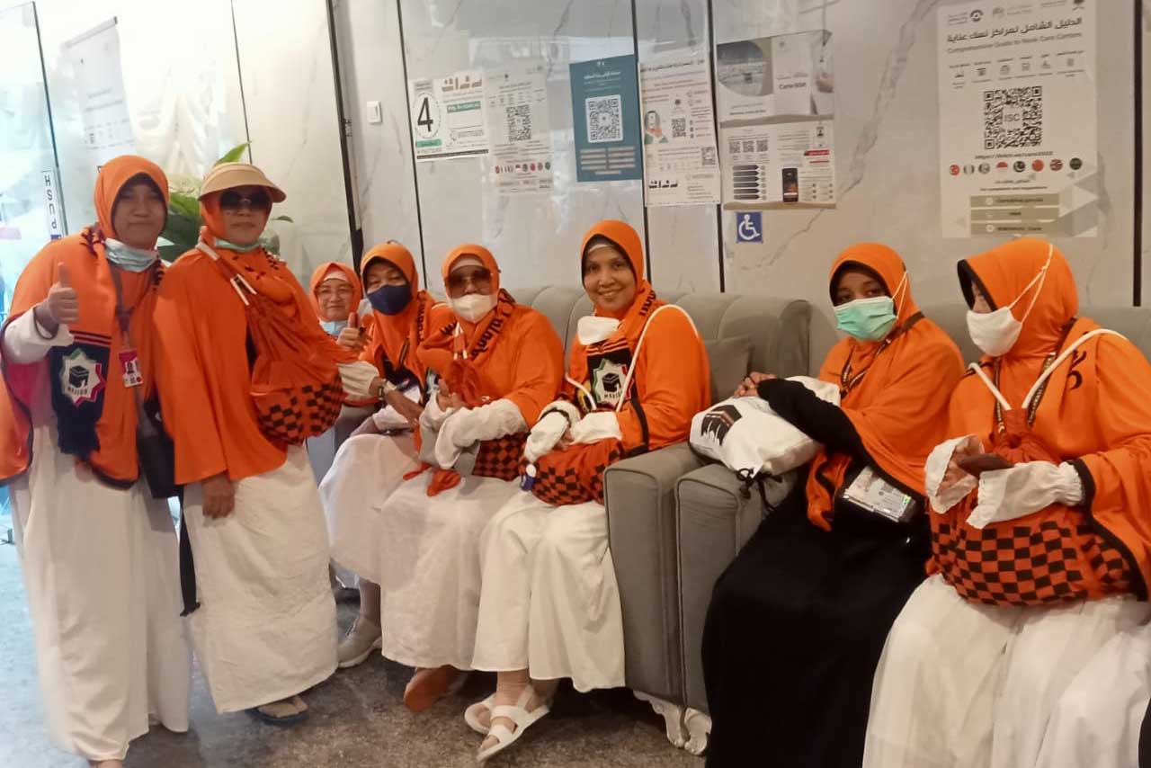 TANAH SUCI: Para calon jemaah haji asal Kota Madiun ketika berada di Makkah di sela-sela menjalankan ibadah harian.
