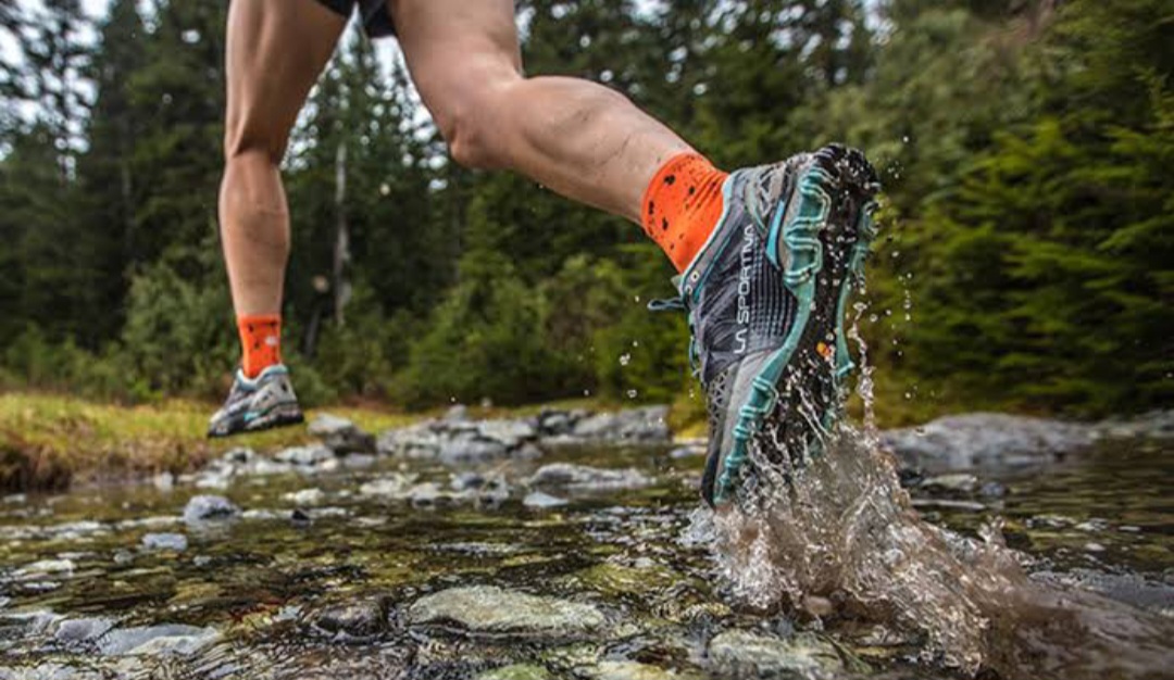 Ingin trail running lebih aman dan nyaman? Pilih sepatu trail yang sesuai.