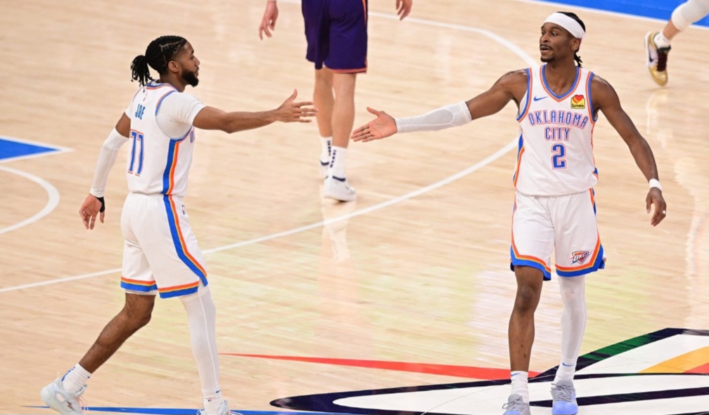 Shai (kanan) tampil perkasa dengan torehan 40 Point, 10 Rebound, dan 9 Assist.