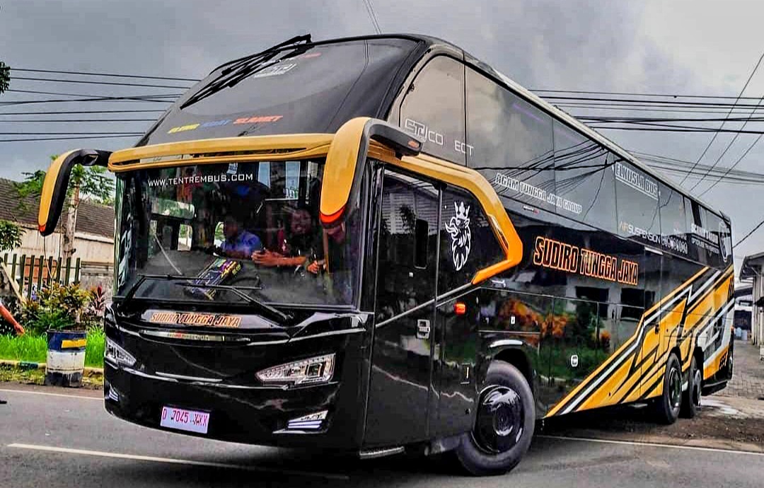 Bus AKAP Sudiro Tungga Jaya.