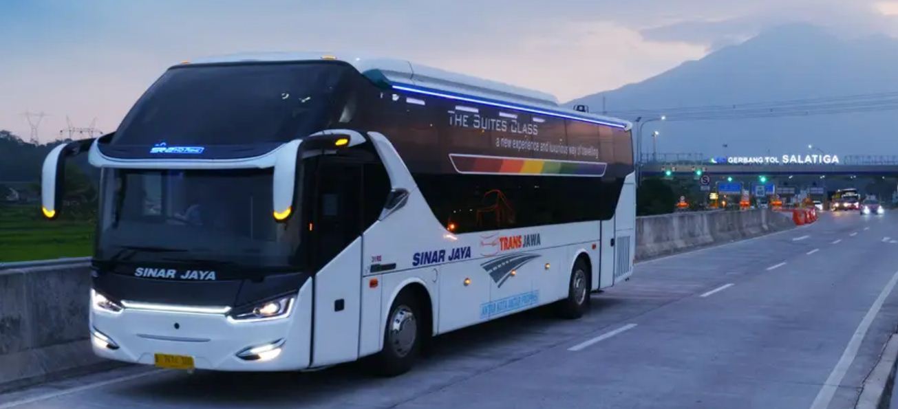 Sleeper bus Sinar Jaya menawarkan rute Jakarta ke Wonosobo, cocok untuk para calon wisatawan Dieng.