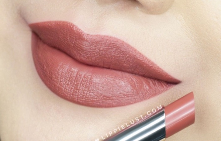 Ilustrasi rekomendasi warna lipstik Wardah Intense Matte.