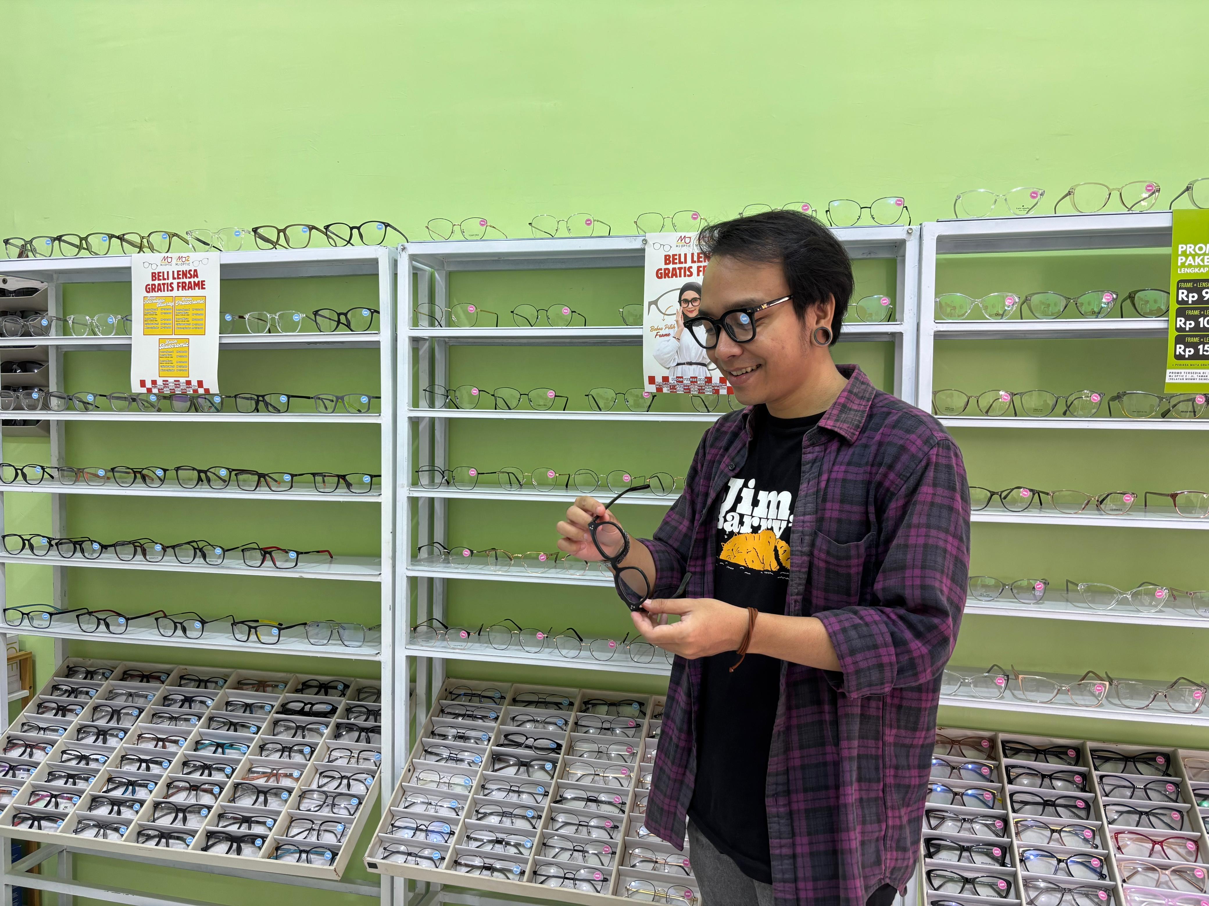 MJ Optic 2 dibuka di Kota Madiun dan hadirkan banyak promo, termasuk periksa mata gratis.