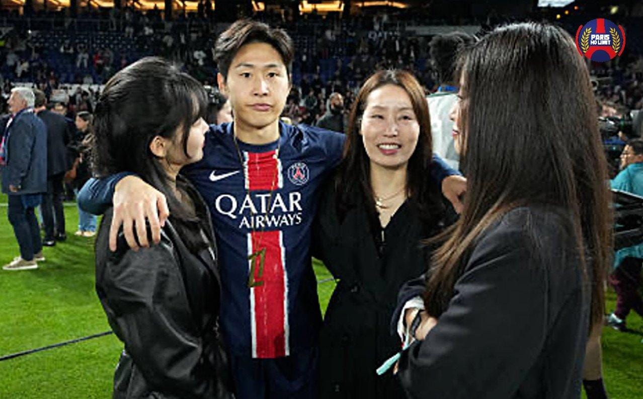 Kedekatan pemain PSG Lee Kang-In dengan Park Sang Hyo yang merupakan pewaris Doosan Group. FOTO: Lee Kang In