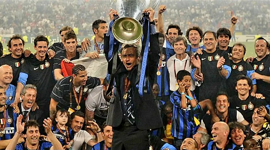 Jose Mourinho ketika berhasil treble winner tahun 2009/2010, saat itu Inter Milan meraih sukses besar dengan menjuarai Liga Champions.
