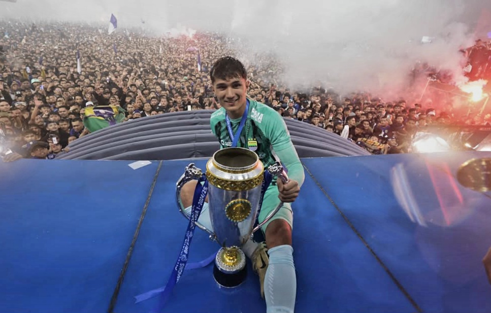 Kevin Mendoza saat merayakan juara Liga 1 bersama Persib Bandung.