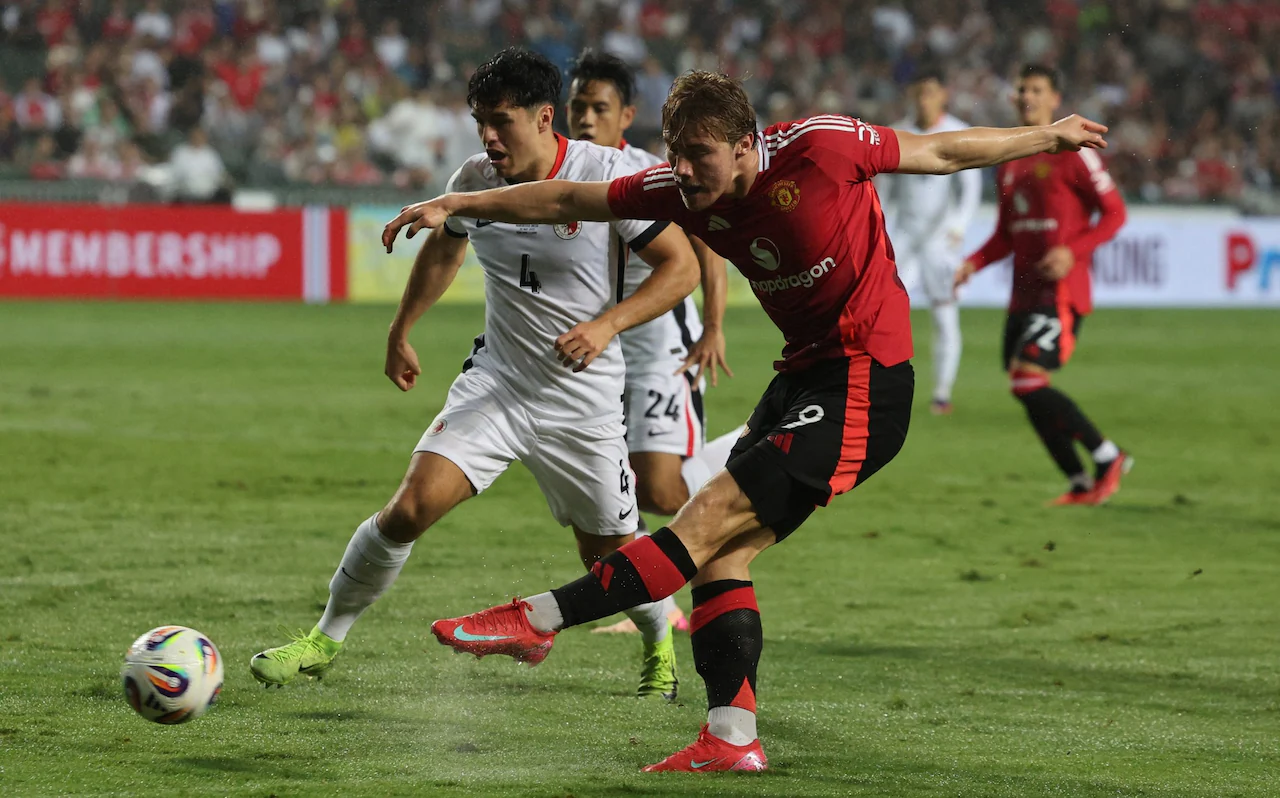 MU tertinggal 0-1 di babak pertama.
