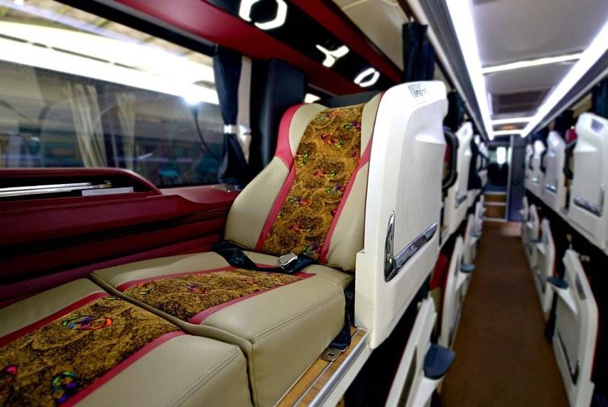 Interior sleeper bus Sinar Jaya.