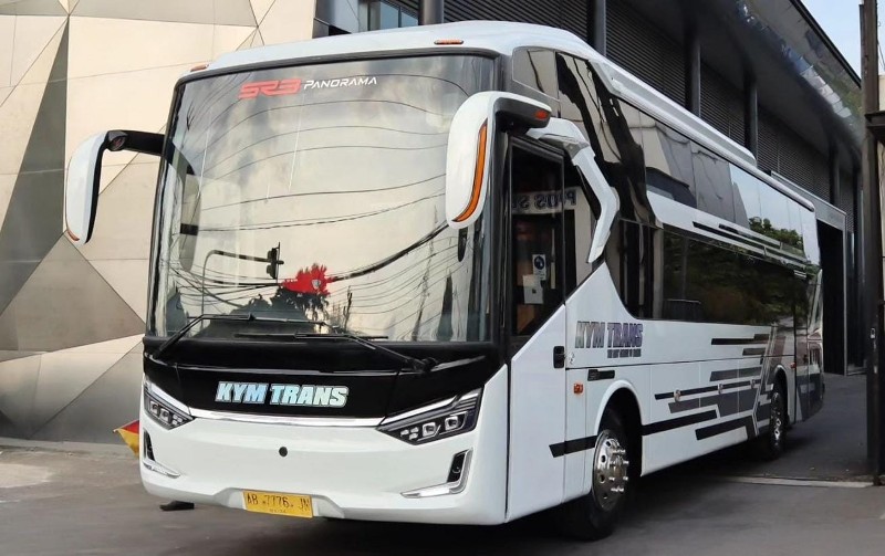 Sleeper bus KYM Trans Suites Bogor-Surabaya. 
