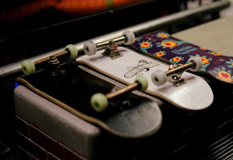 Ilustrasi brand fingerboard lokal yang layak dikoleksi.