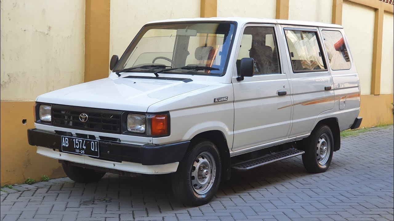 Kijang Super SX, varian sasis pendek 5 percepatan, jadi tulang punggung mobil keluarga era akhir 80-an.